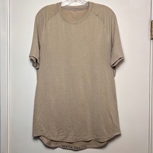 Lululemon Men's License to Train Short Sleeve Tee Shirt in Tan - Size Large